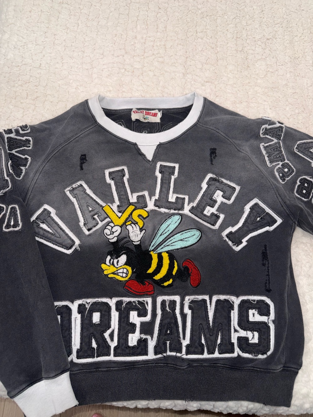 Men Vale valley dreams crew neck